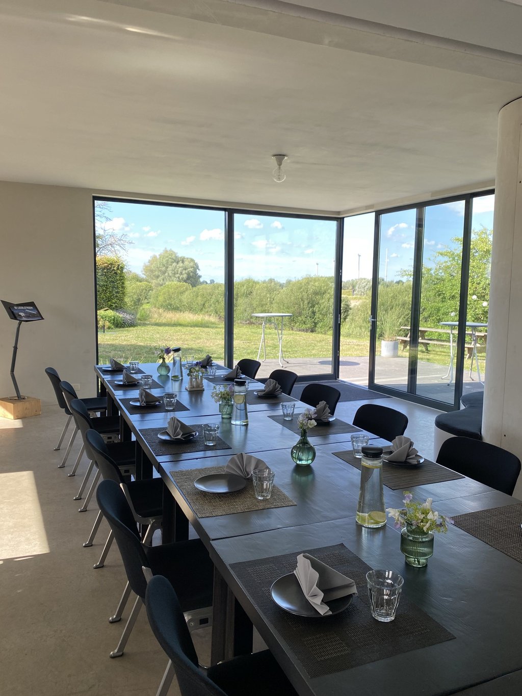 Dinertafel lang in wasserij 