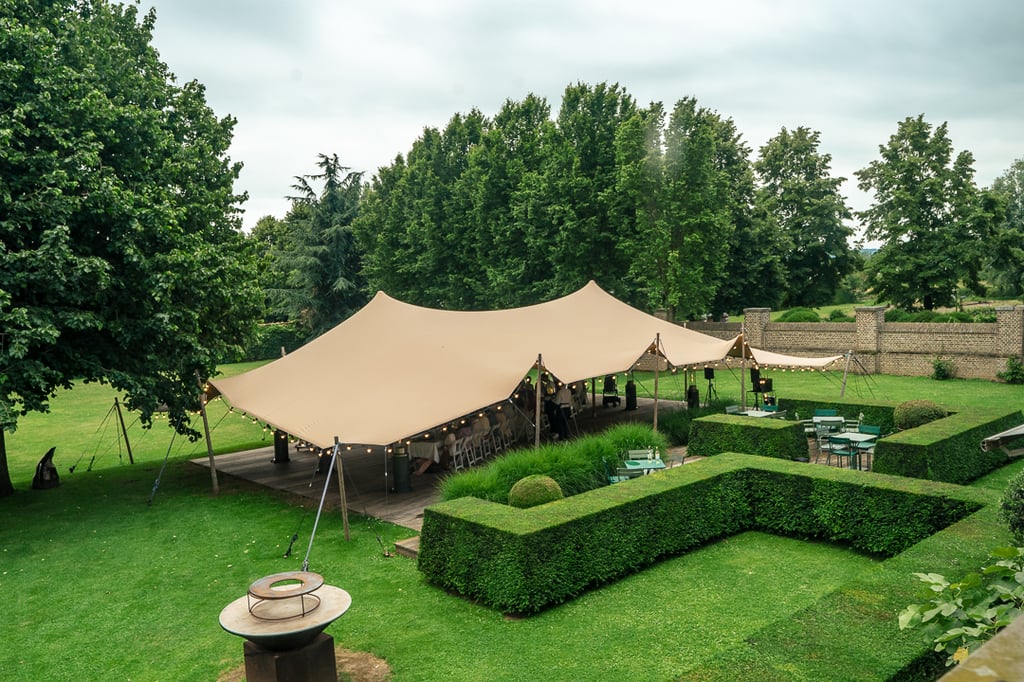 Kasteeltuin met stretchtent