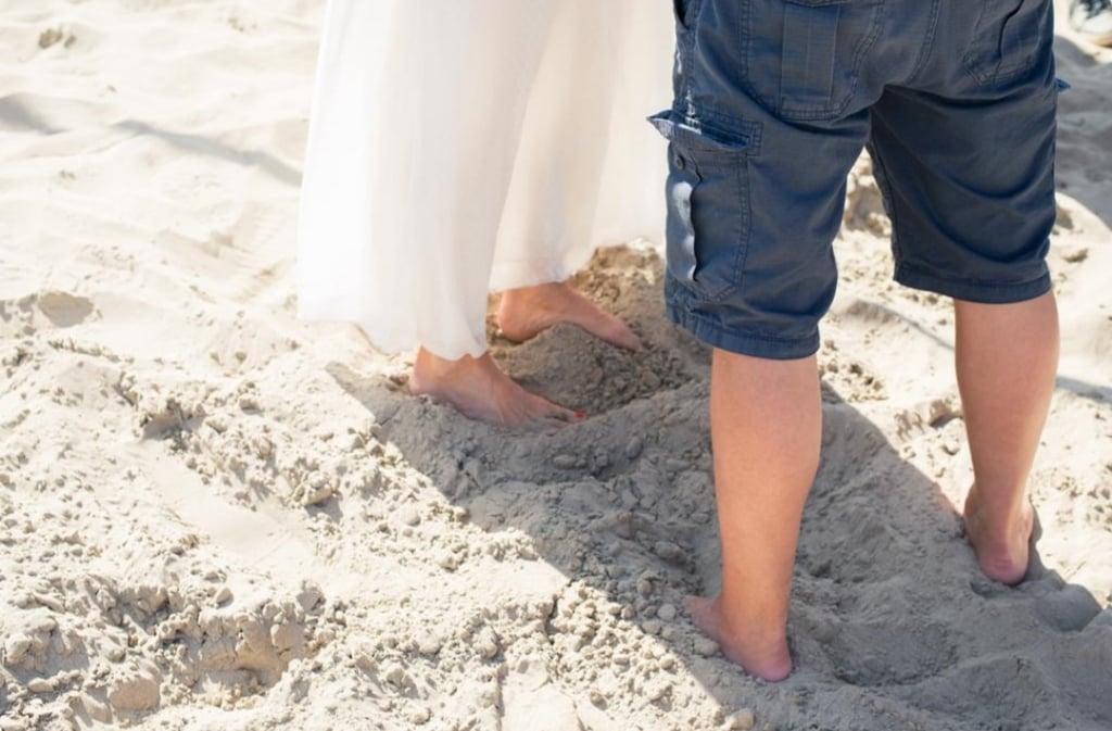 Trouwen met je voetjes in het zand