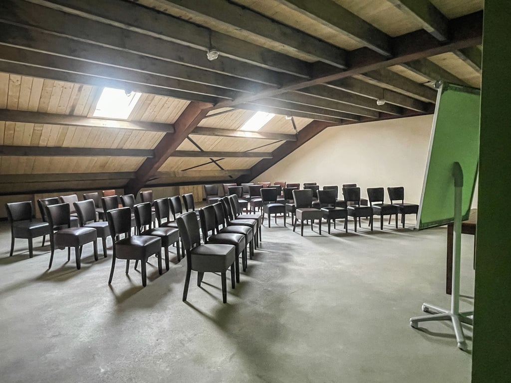 Grote ruimte op 1e verdieping