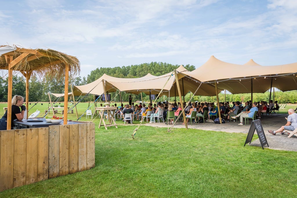 Zakelijke bijeenkomst in Teamtuin