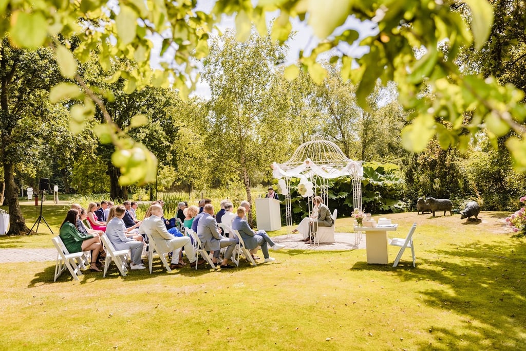Huwelijksceremonie in Trouwtuin (7)