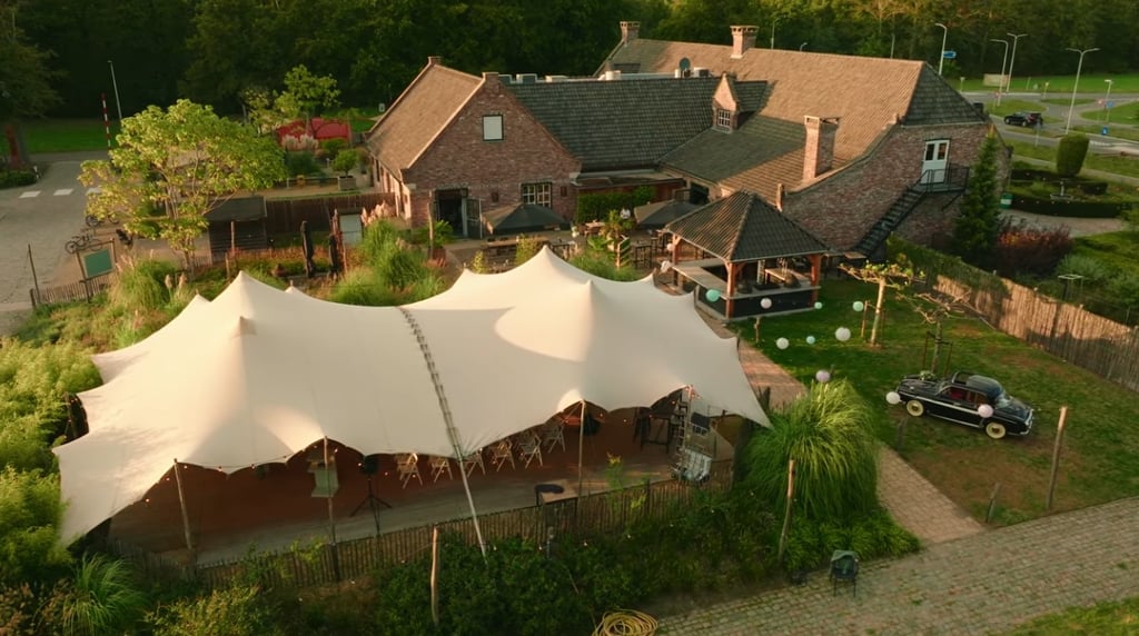 Stretchtent + binnenplaats + buitenkeuken