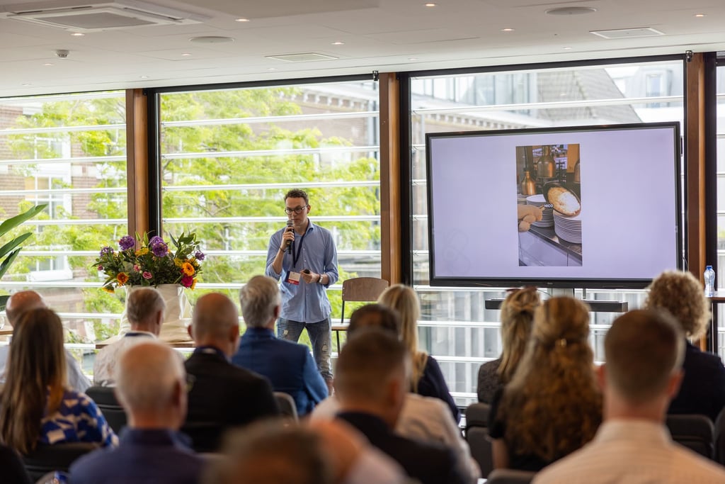 Lezing in de Cortegaerdt zaal. 