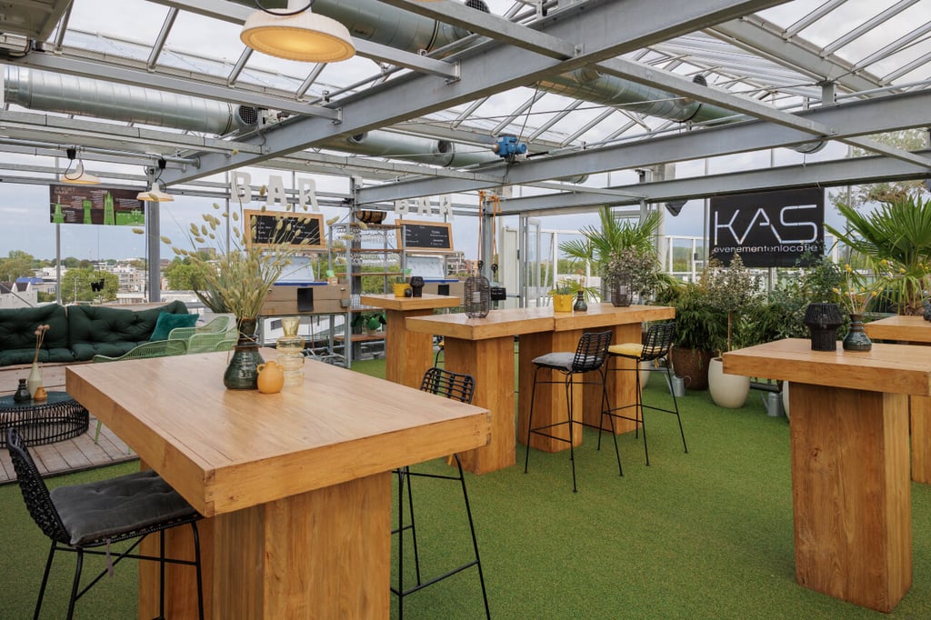 Zuidkas - Hoge tafels en zithoek voor borrel/lunch/diner