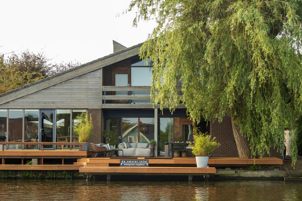 de Amstel tafel vanaf het water