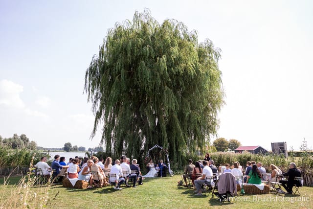 Ceremonie bij de grote wilg