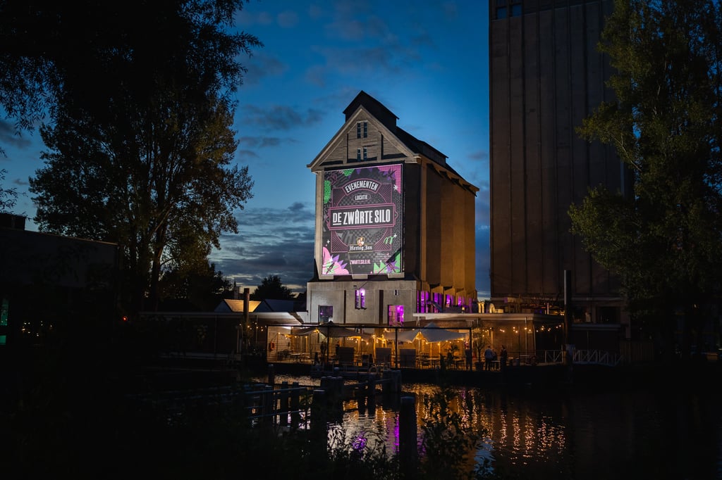 De Zwarte Silo by night!