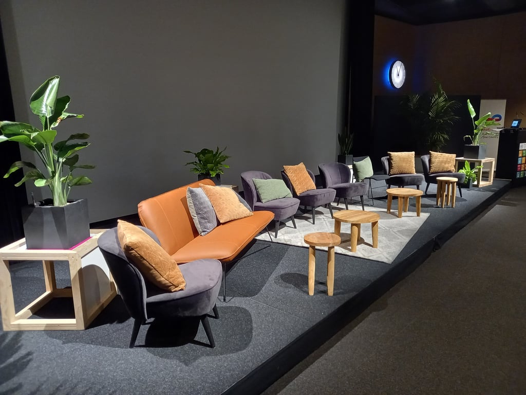 Diverse set ups zijn mogelijk, zoals deze set-up met stoelen