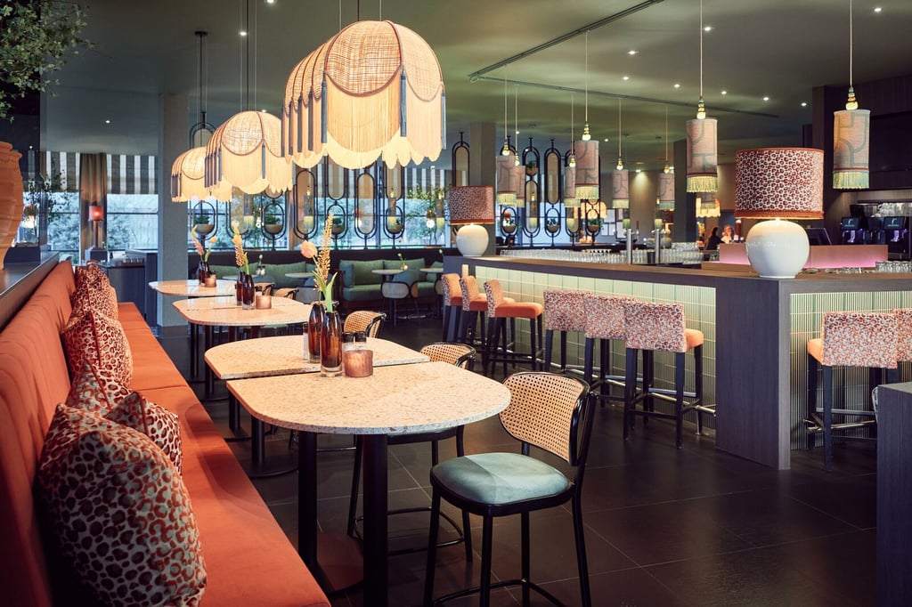 Bar restaurant Van der Valk Amersfoort.jpg