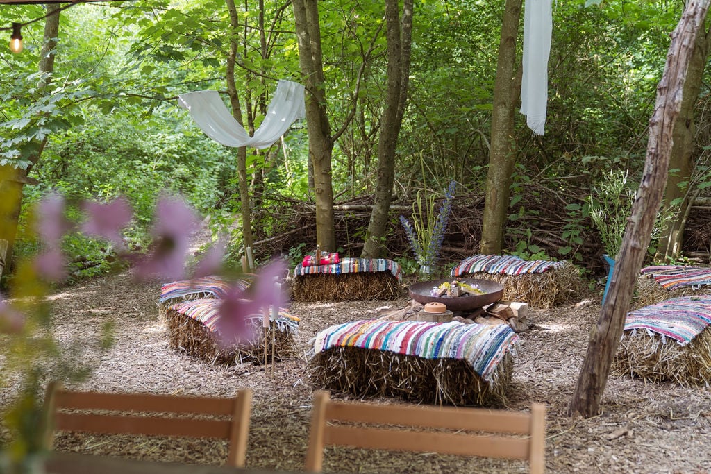 Boskamer met kampvuur bij Yūgen Forest