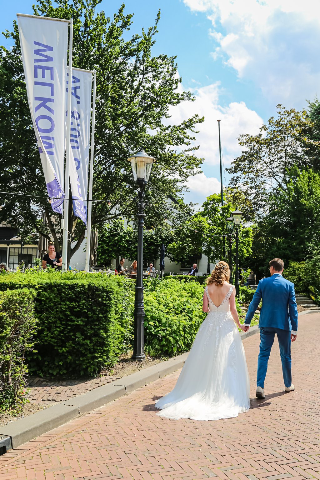 Bruidspaar voor de Kloosterhoeve
