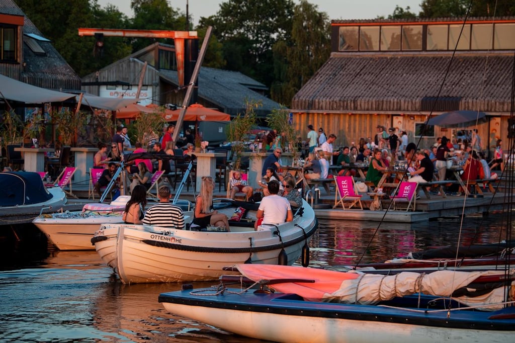 Gezellige terras bij het Vooronder van Ottenhome 