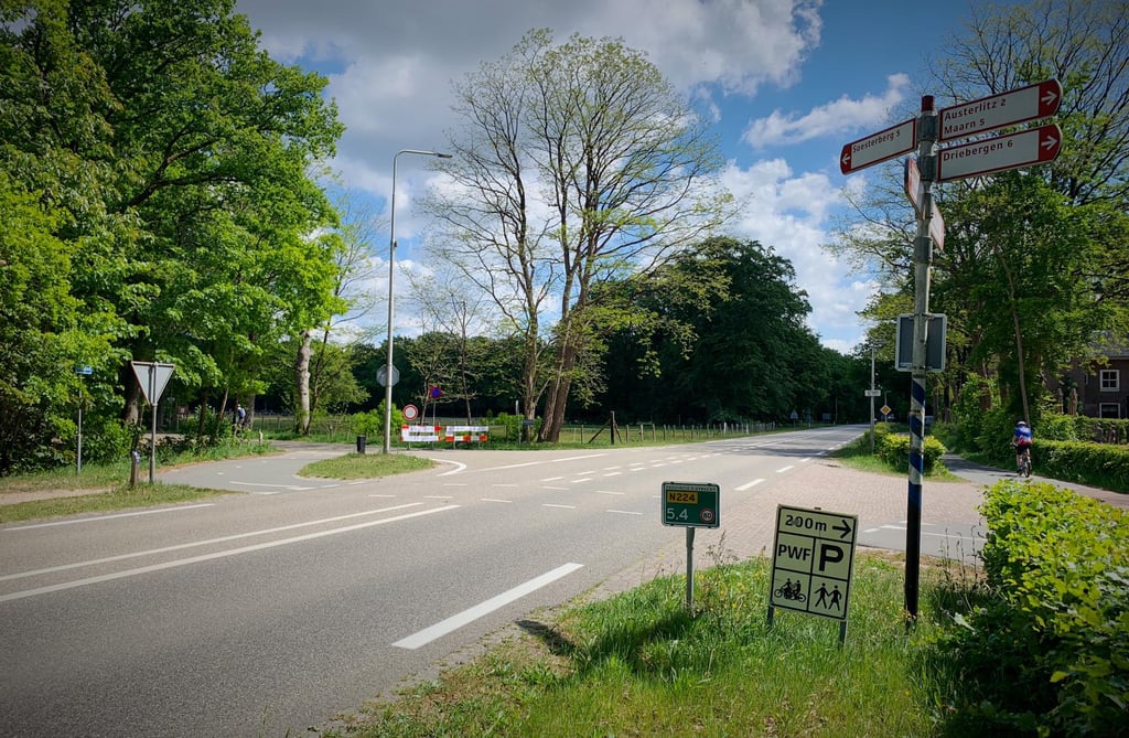 Hectometerpaal 5.4 het bos in - dan 3 keer links! 