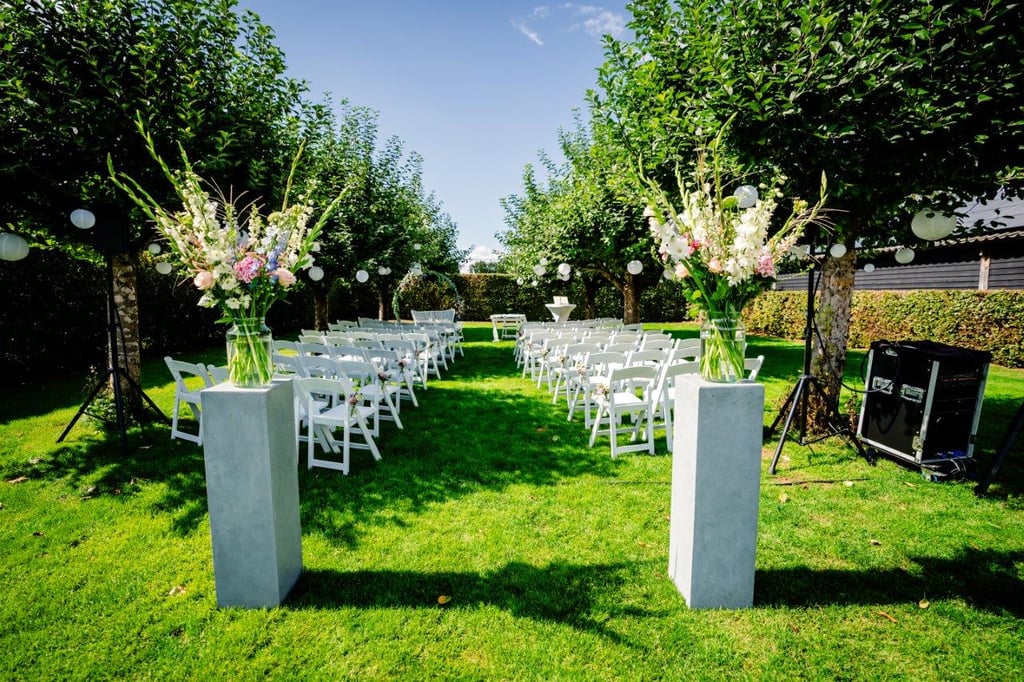 Ceremonie in de boomgaard