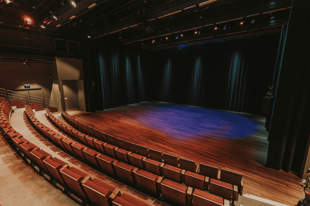 Grote Zaal – Uitzicht op podium