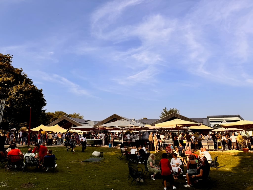 Gasten op het terras
