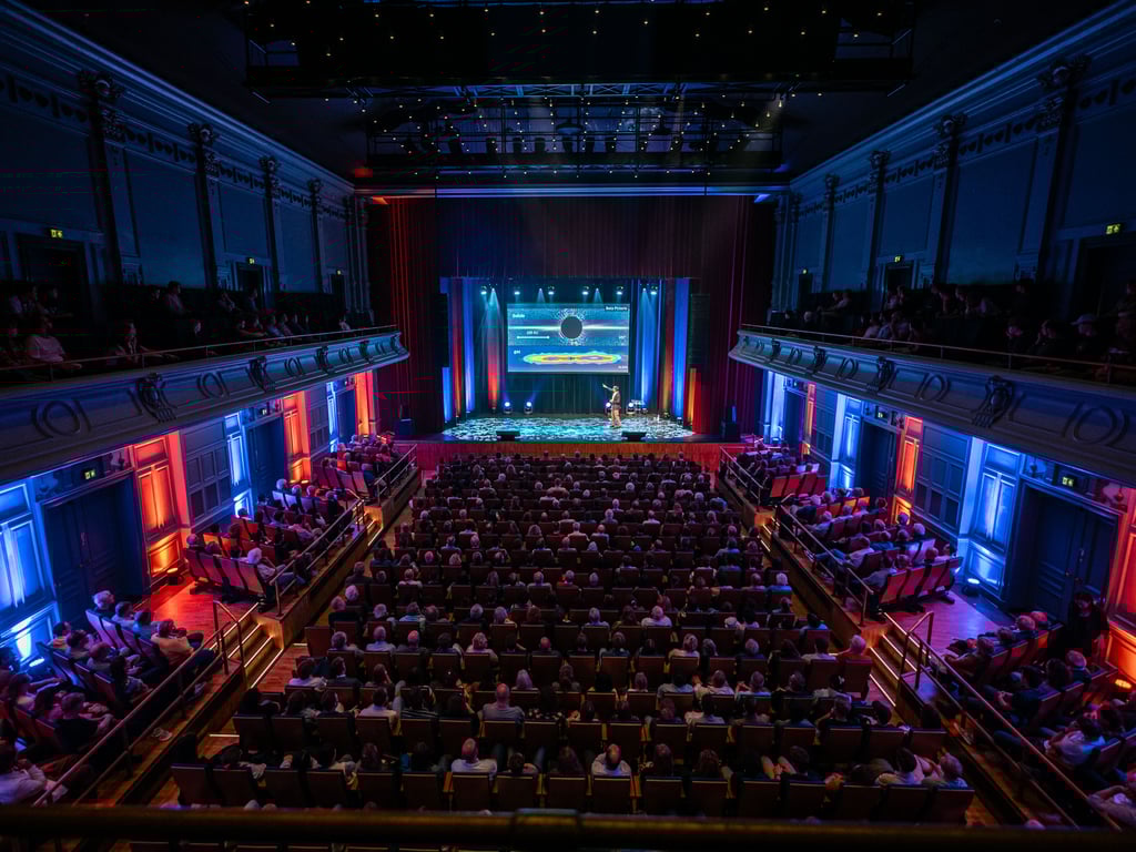 Stadsgehoorzaal Leiden - Grote Zaal - Congres Exoplanets 5 - lezing Didier Queloz ©Simone Both-min.jpg