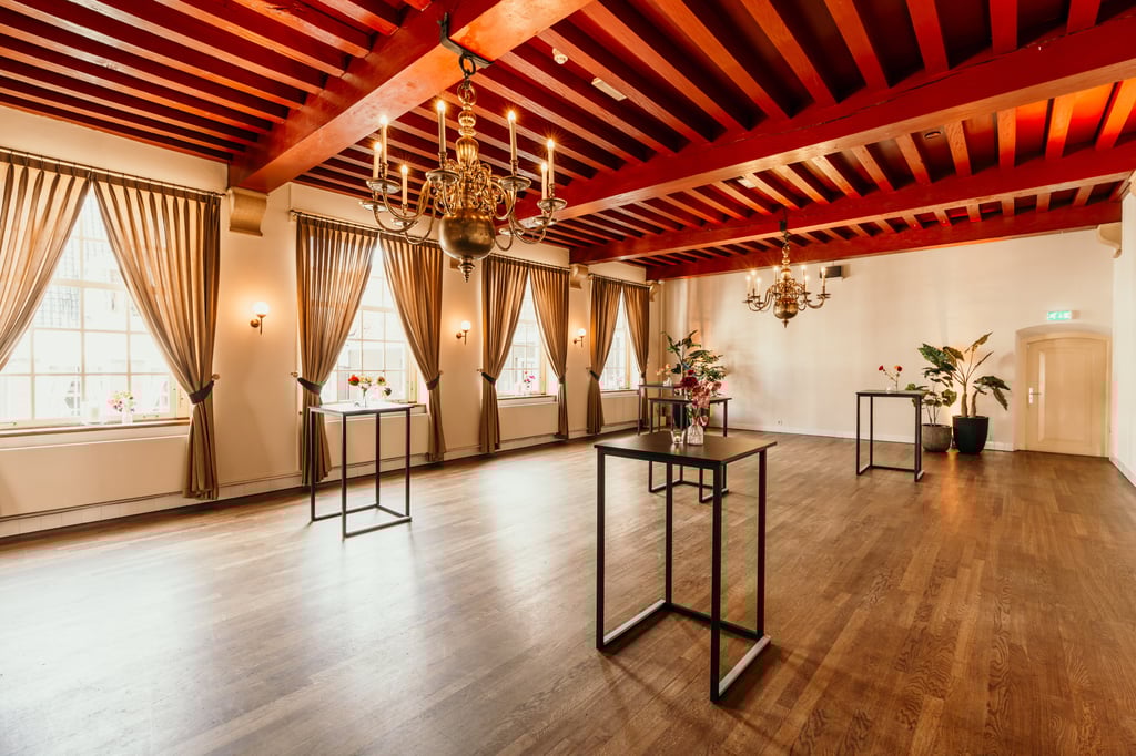 Admiraalszaal hoge tafels recpeptie-2.jpeg