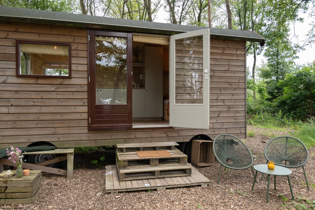 Brainstorm cabin, buiten