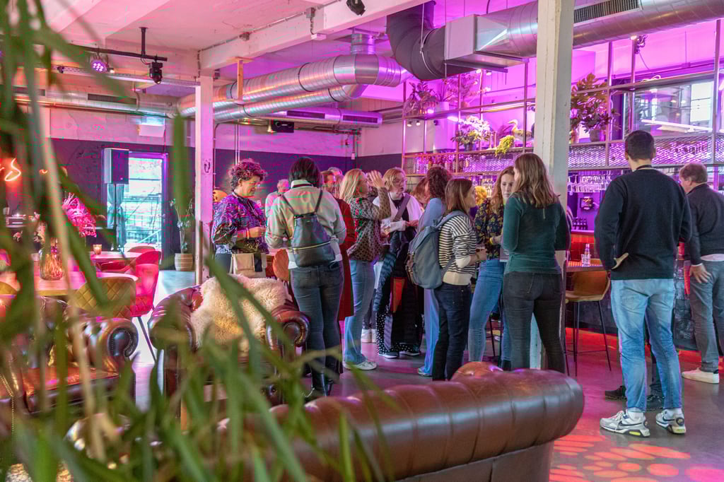 Geschikt voor borrel, diner of presentatie.