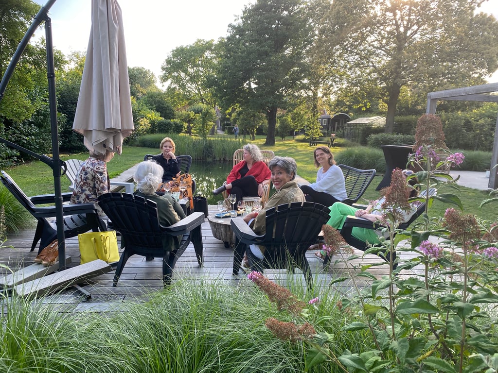 Afsluitende borrel bij de zwemvijver bij BLOESEM