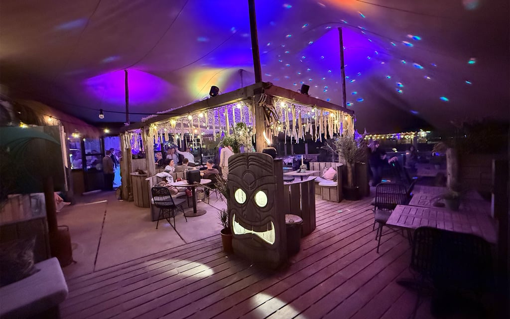 Feest in stretch tent