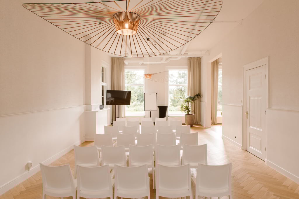 Base theater van achter.JPG