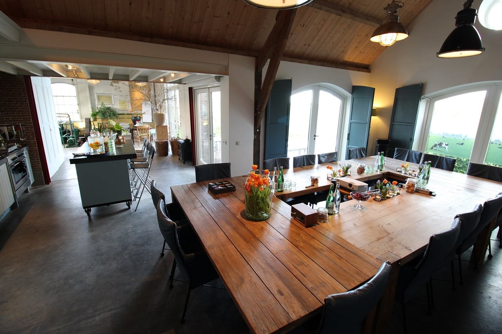 Het Gemaal van Muiden, plenaire ruimte en keuken.jpg