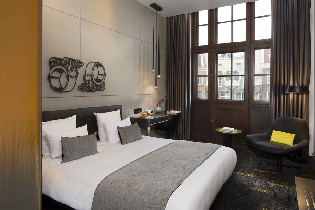 2013_AAM_art_room_plus_bed_2.jpg