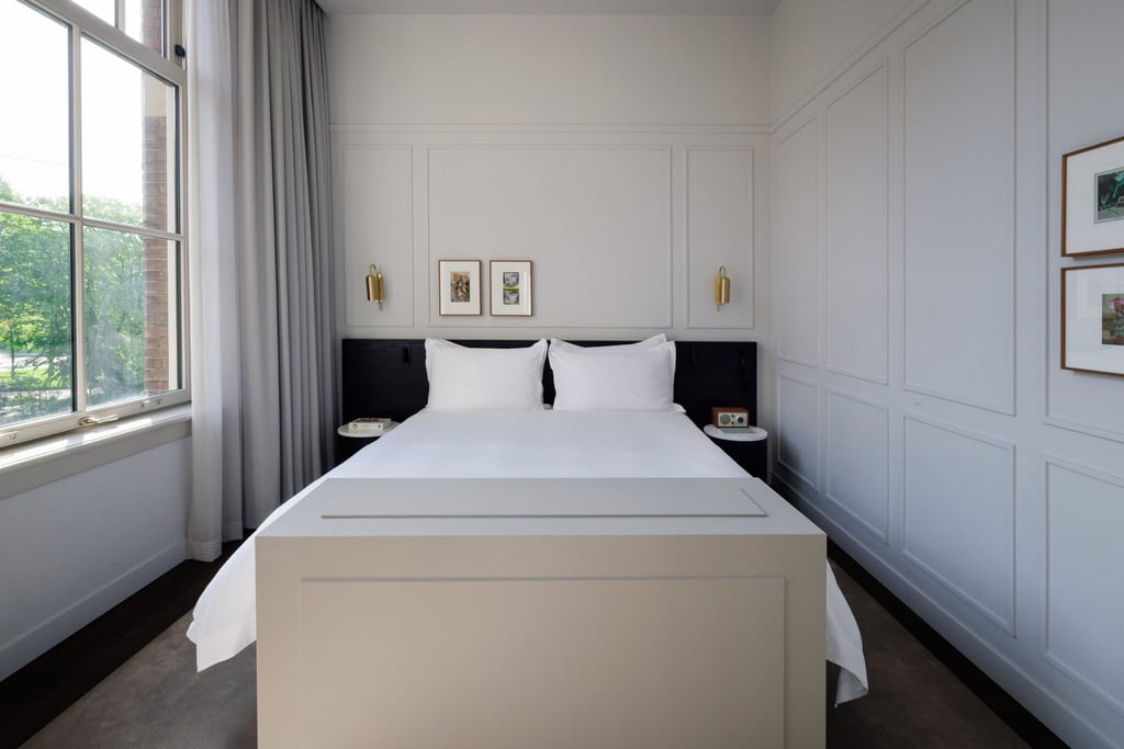 Pillows_Maurits_at_the_Park_Junior_Suite_4-2048x1366.jpg