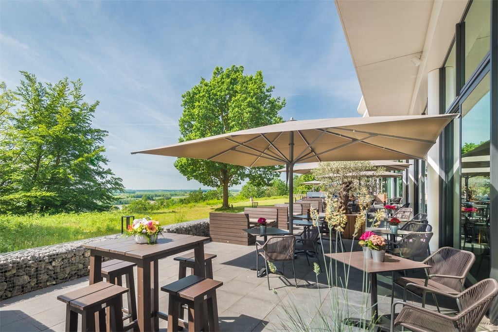 Terras met panoramisch uitzicht over de Wageningsche Berg
