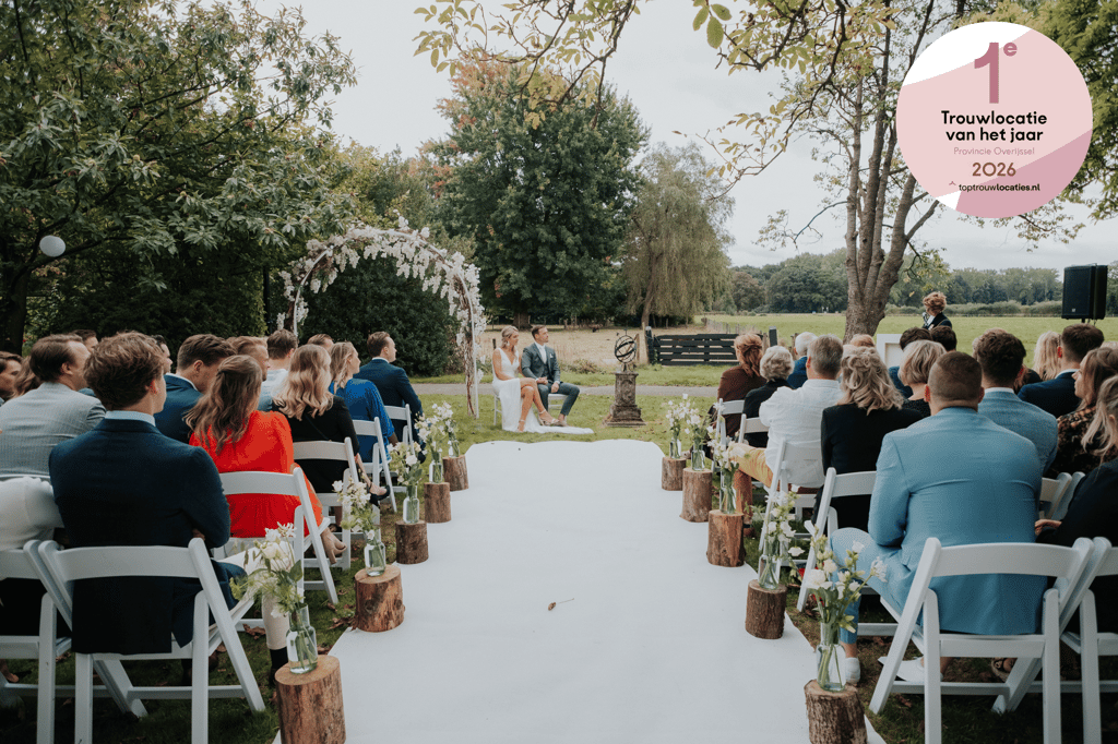 Ceremonie in de parktuin