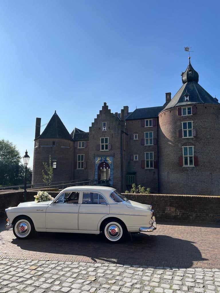 Trouwauto Ammersoyen voor huwelijk kasteel Ammersoyen