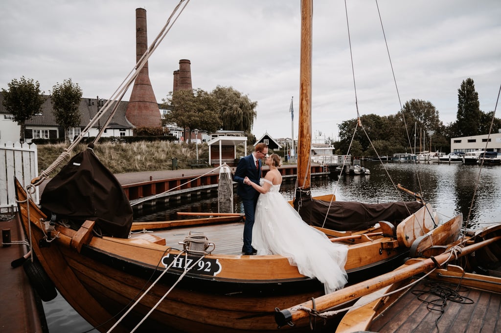 Trouwfoto op een boot