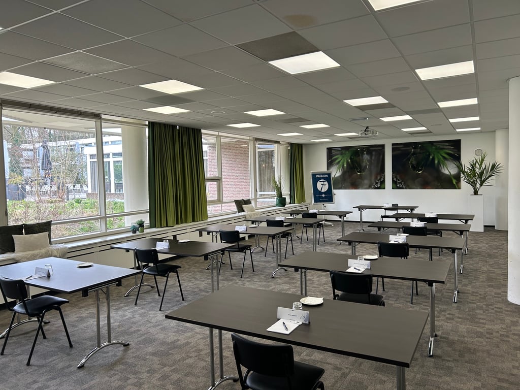 meeting room 1 (1)