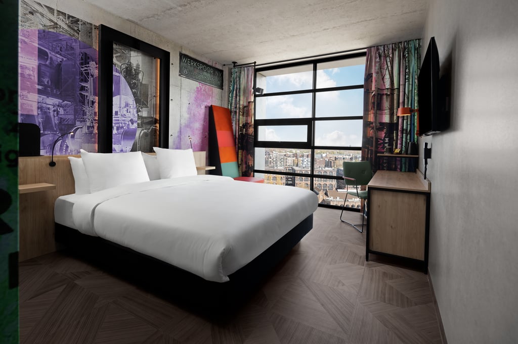 Inntel Hotels Amsterdam Landmark - City Double Panorama Kamer - uitzicht amsterdam .jpg