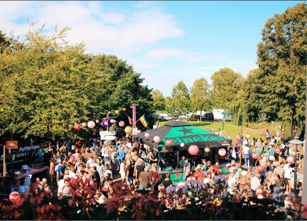 Voorbeeld van een vol terras