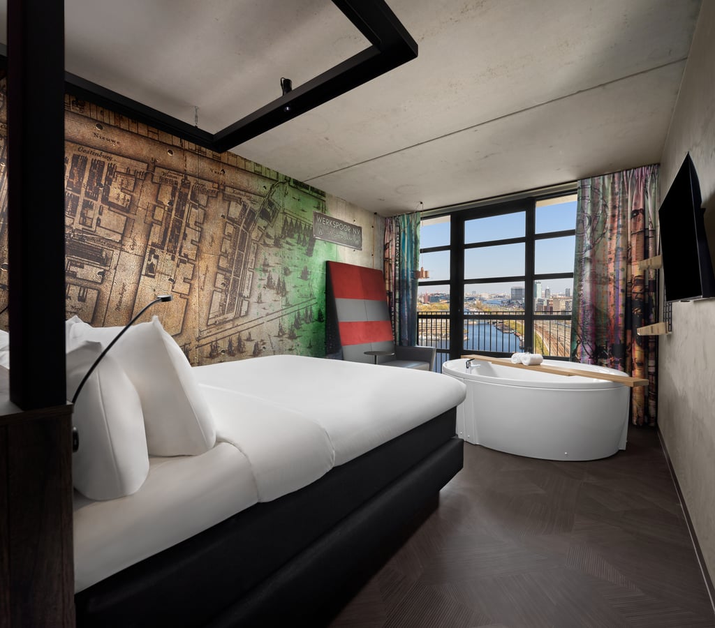 Inntel Hotels Amsterdam Landmark - Wellness Panorama Kamer - uitzicht van amsterdam en het water .jpg