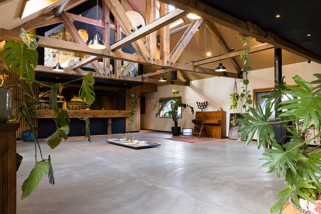 Grote Zaal met uitzicht op bar