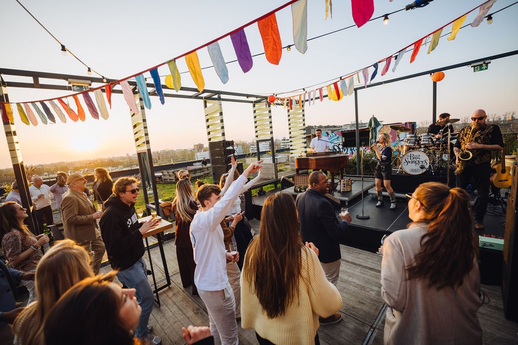 Dakterras feest | B. Amsterdam 