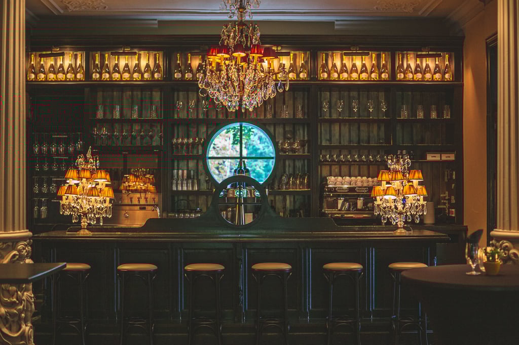 Bar 2.jpg
