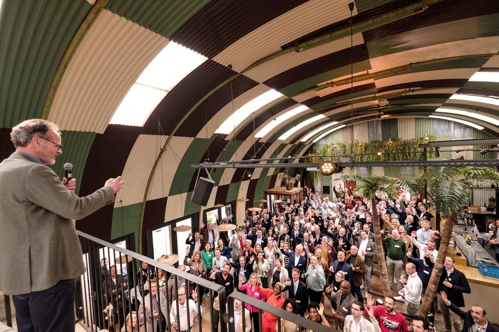 Borrel of walking dinner