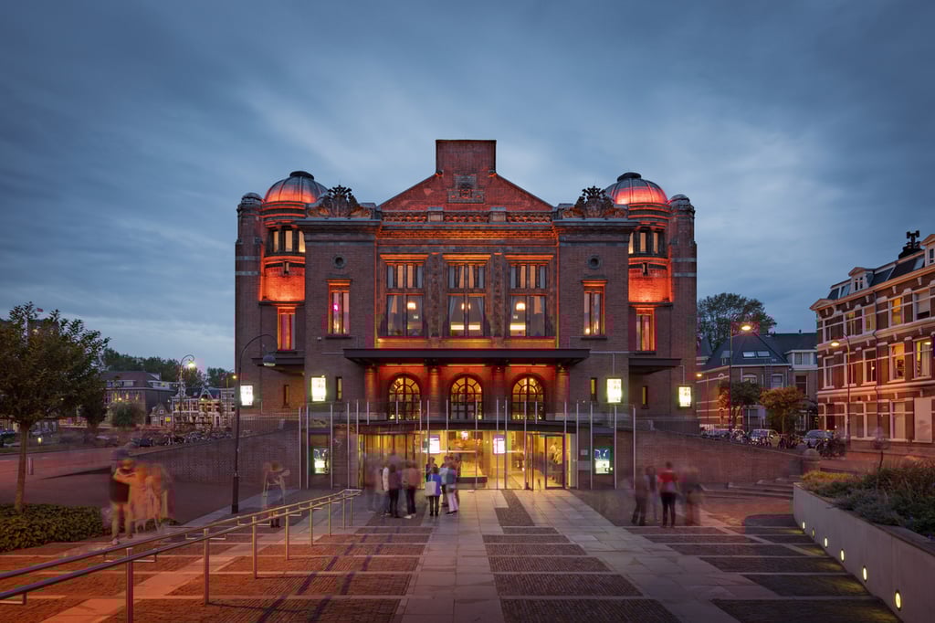 Stadsschouwburg-Haarlem-by-night-3-Olaf-Kramer.jpg