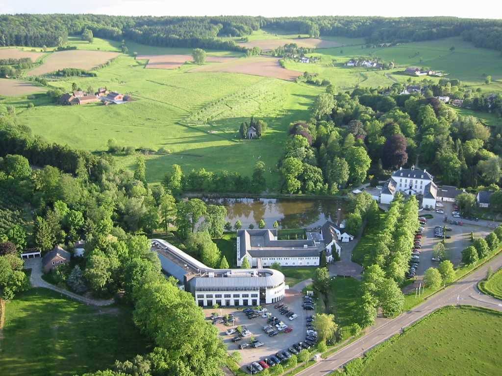 Hotel Kasteel Vaalsbroek vanuit de Lucht 