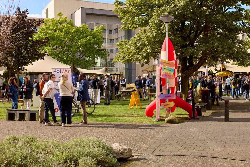 Dotslash Utrecht Binnenplaats tijdens Crossroads festival.jpeg