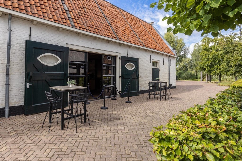 Buiten voor het Koetshuis
