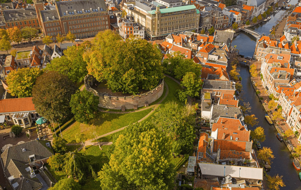 Grand Café de Burcht in de binnenstad van Leiden