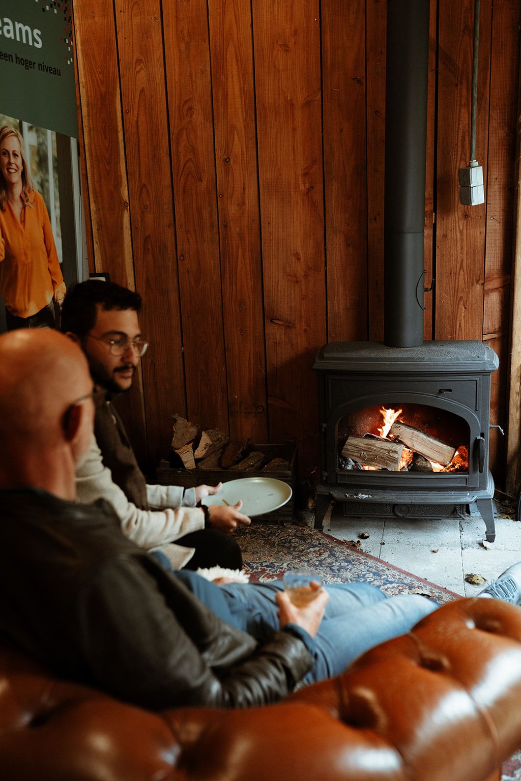 Sunfield Experience binnenplaats met haardvuur 