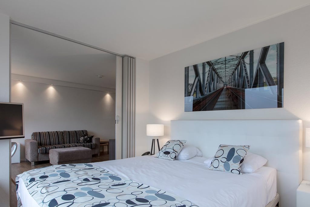 Executive Suite 1.jpg